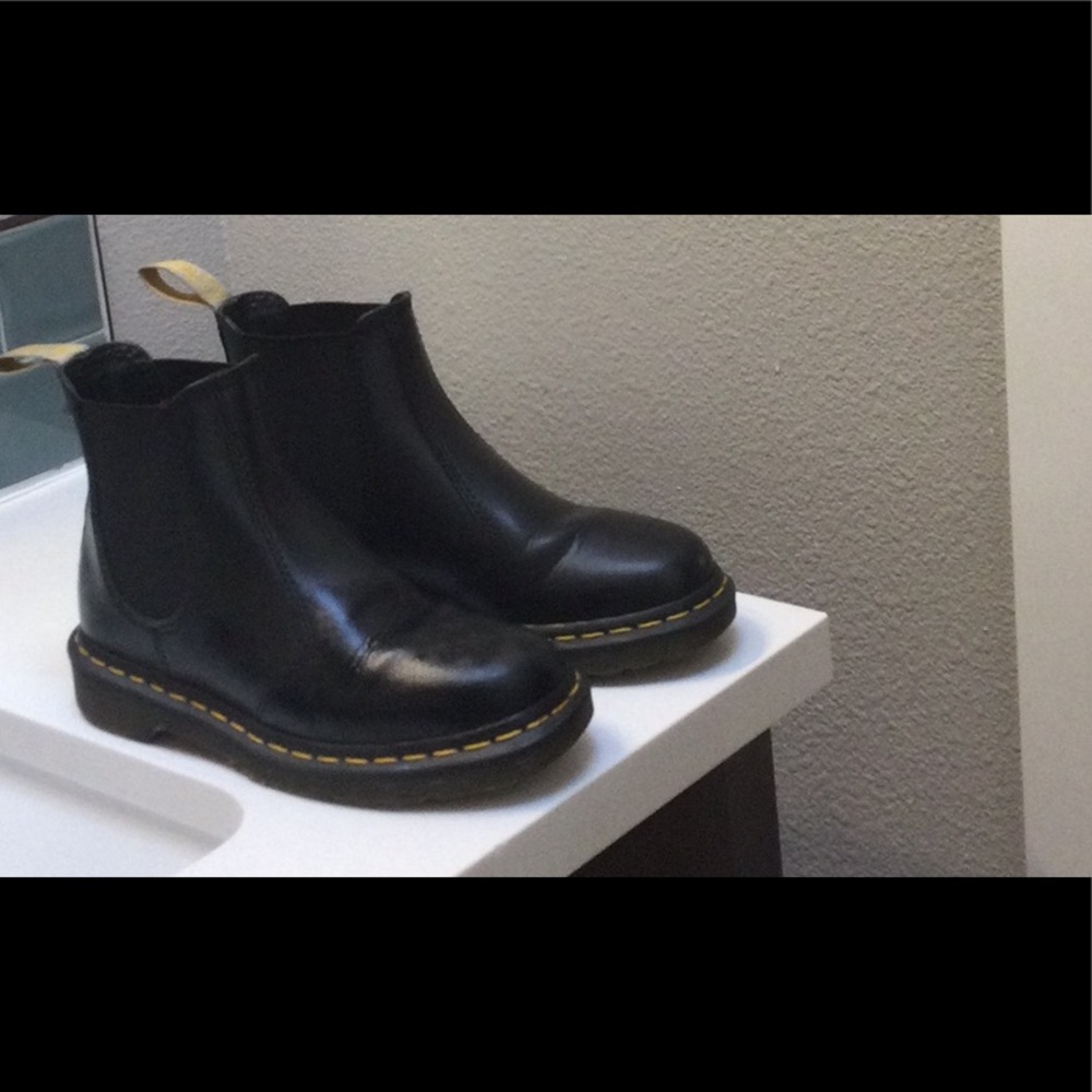 Gently used Vegan 2976 Doc Martens Chelsea Boots